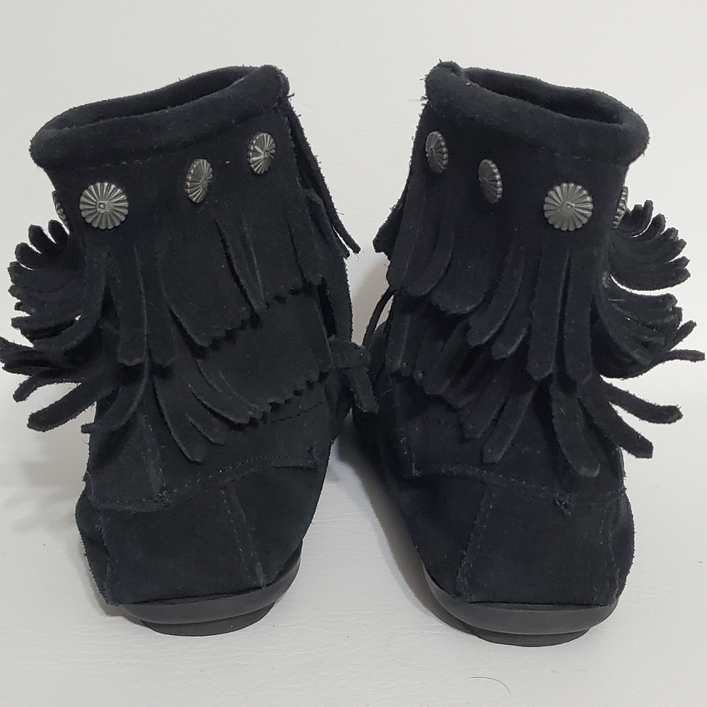 Minnetonka Black Fringe Moccasins Women's Size 10 - Picture 4 of 8